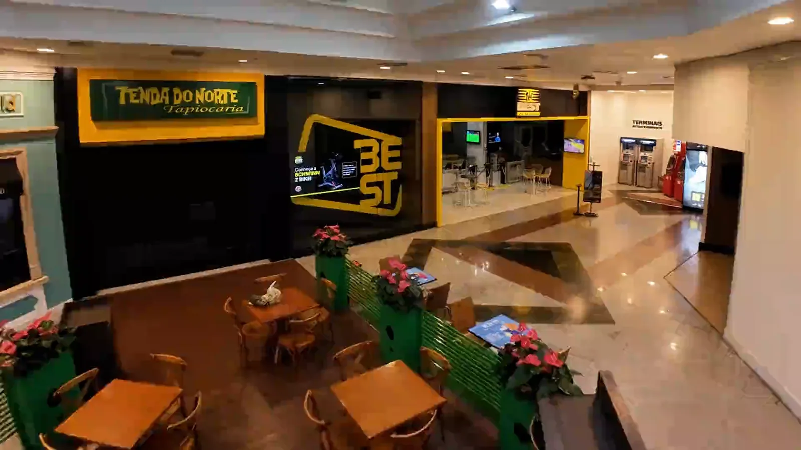 Entrada da The Best no Shopping Mueller